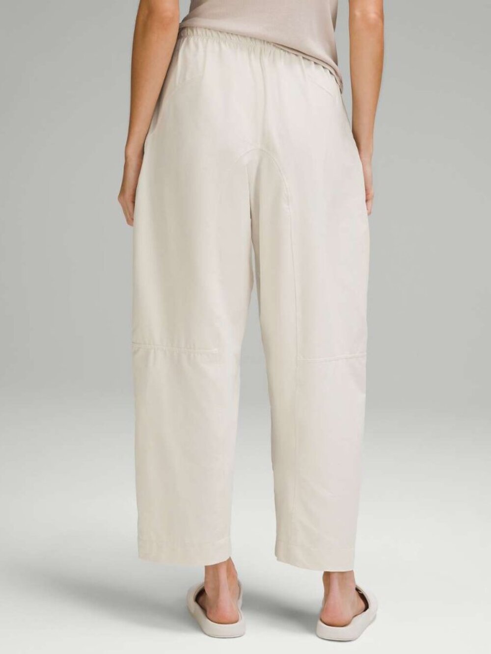 Lululemon Lightweight Mid Rise Barrel Leg Cropped Pant in Bone Size 10 - Picture 2 of 9